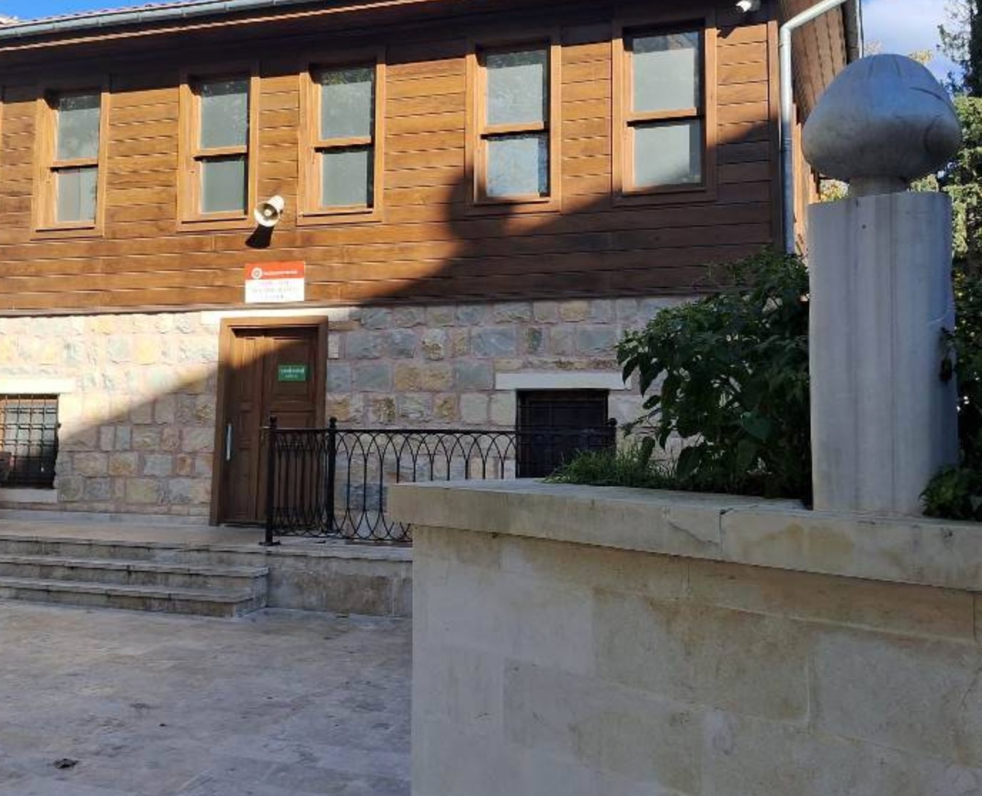 Asadar Baba Türbesi