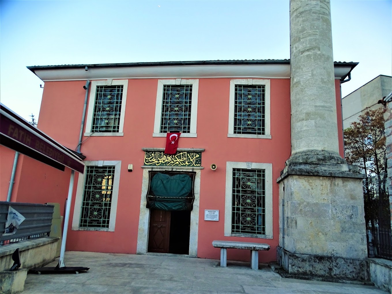 Bezm-i Alem Valide Sultan Camii
