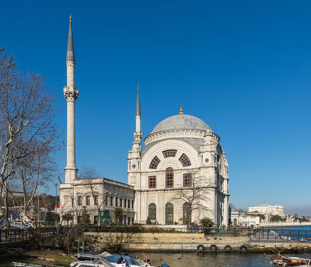Bezmialem Valide Sultan Camii (Dolmabahçe Camii)