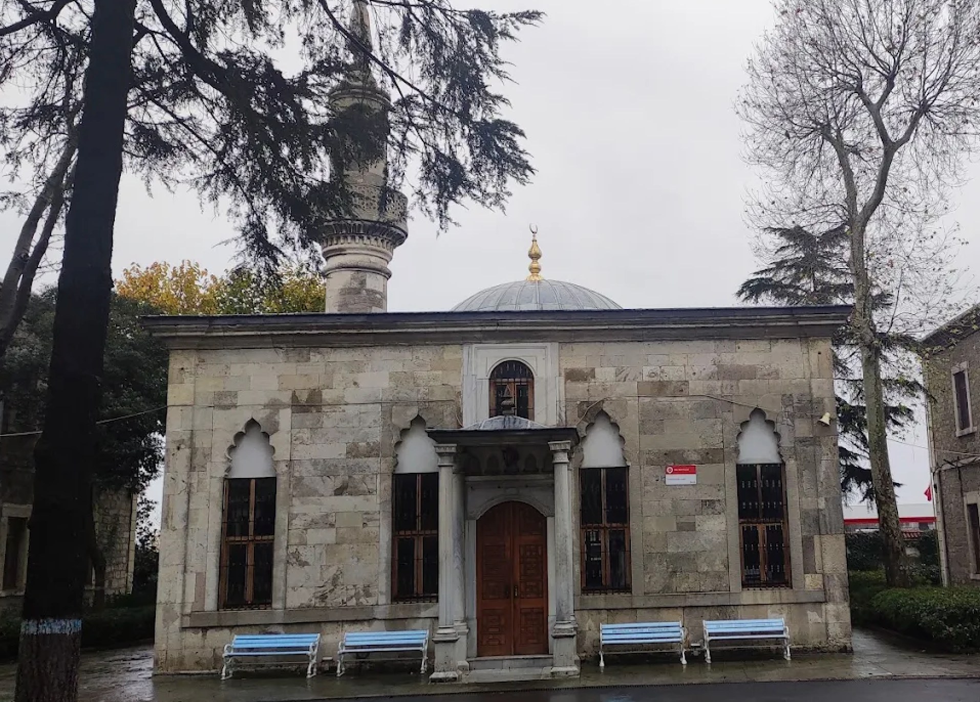 Darülaceze Camii