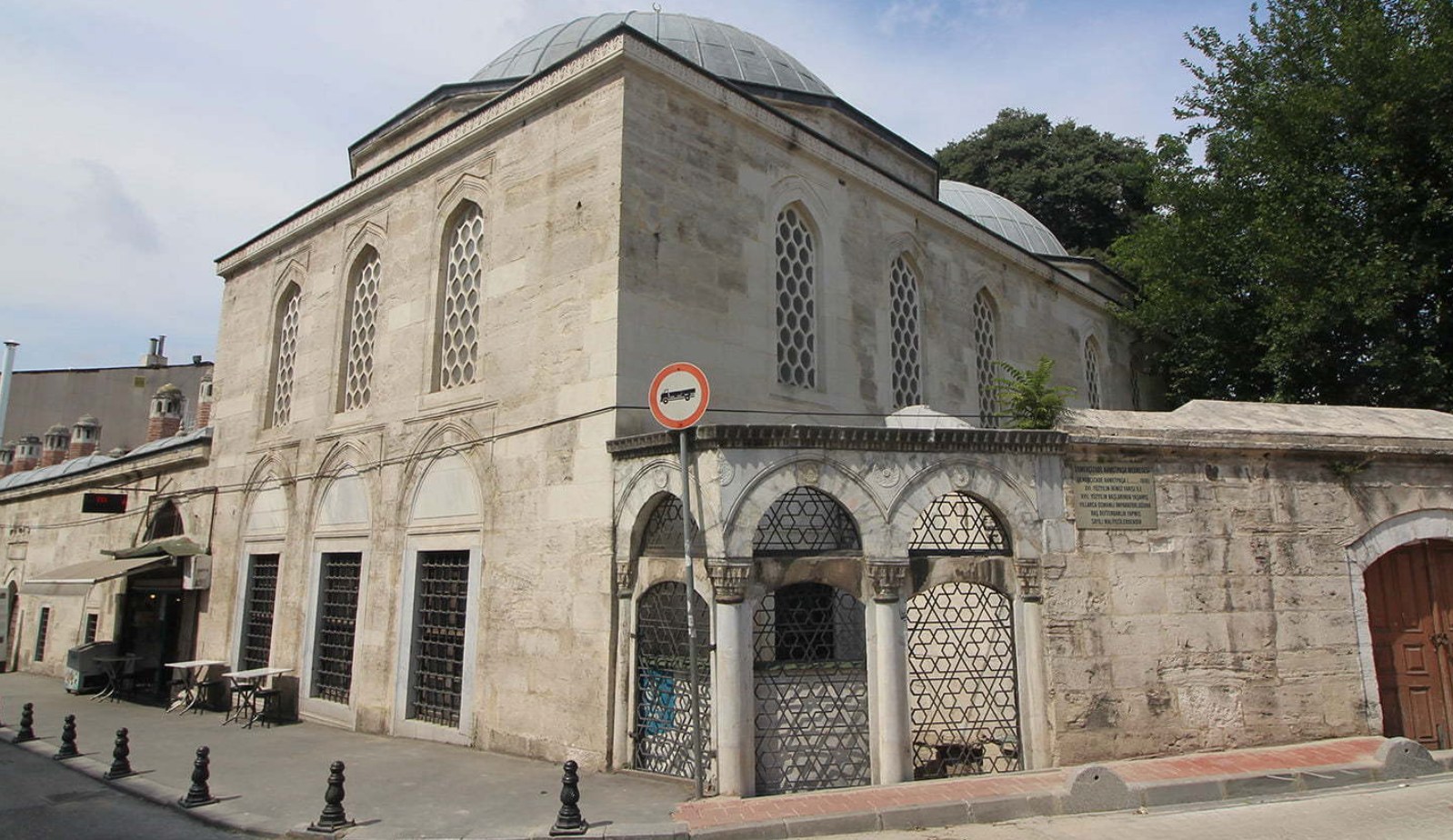 Ekmekçi Ahmed Paşa Türbesi