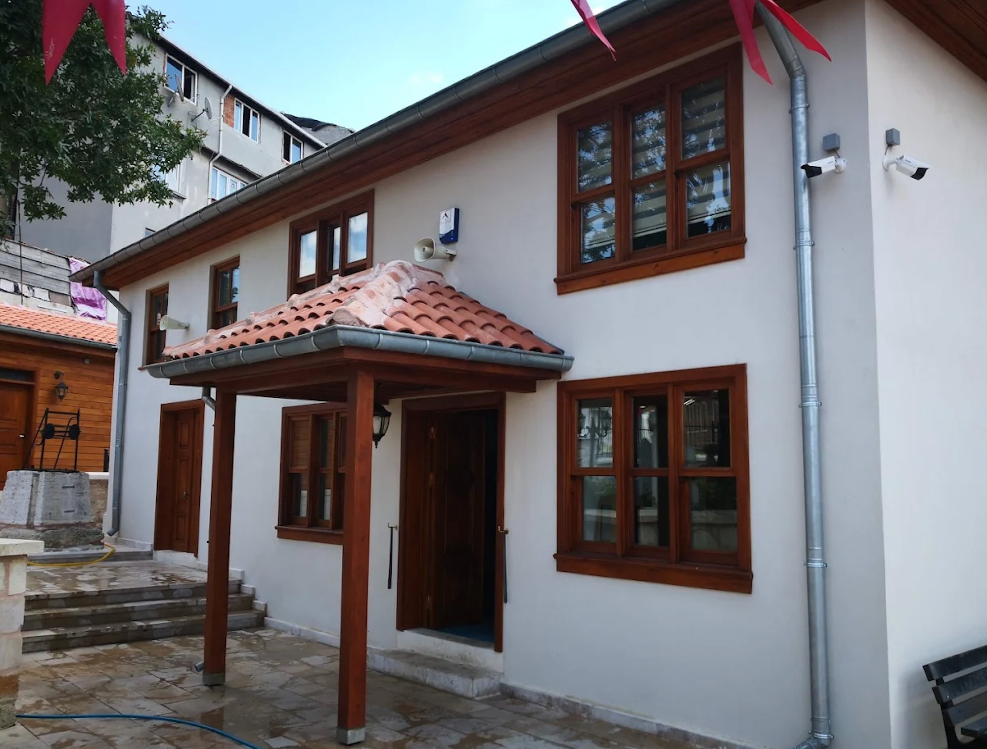 Hacı Hüsrev Camii