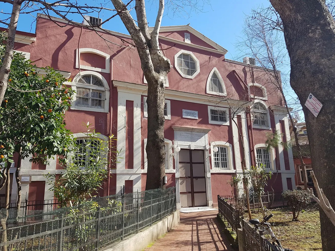 Aya Nikola Rum Ortodoks Kilisesi