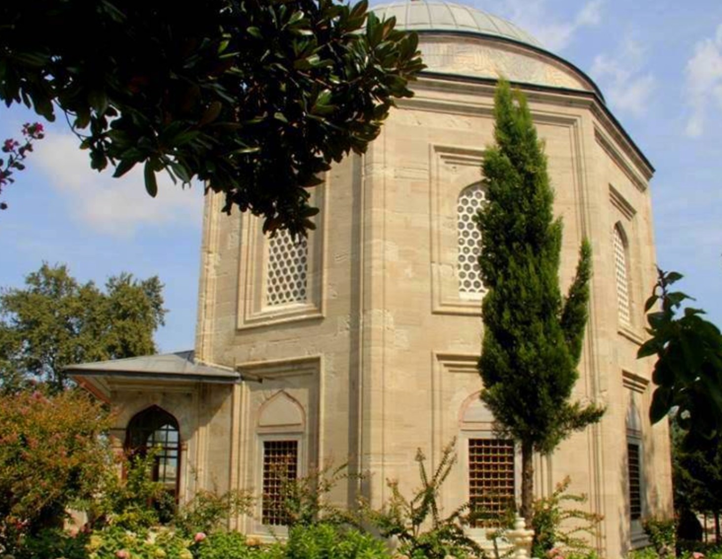 Hürrem Sultan Türbesi