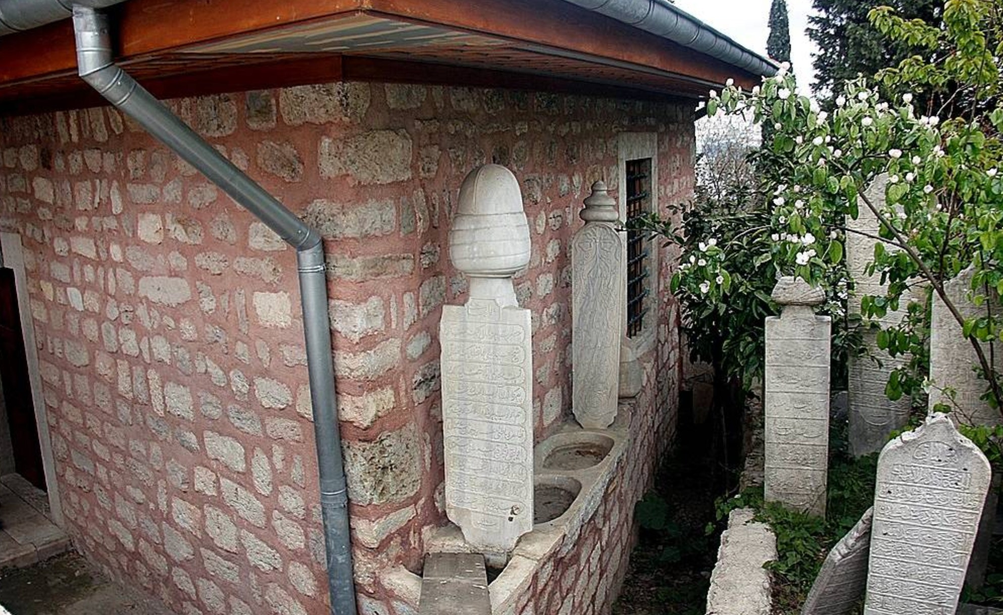 Kaşgari Türbesi