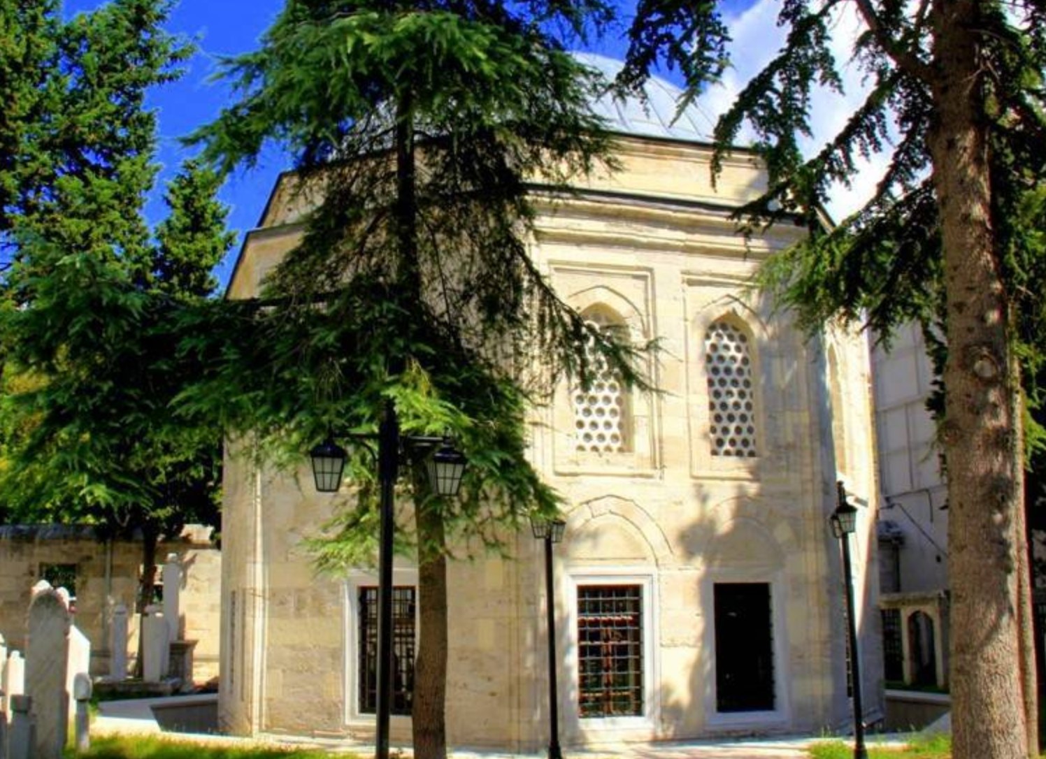 Kılıç Ali Paşa Türbesi
