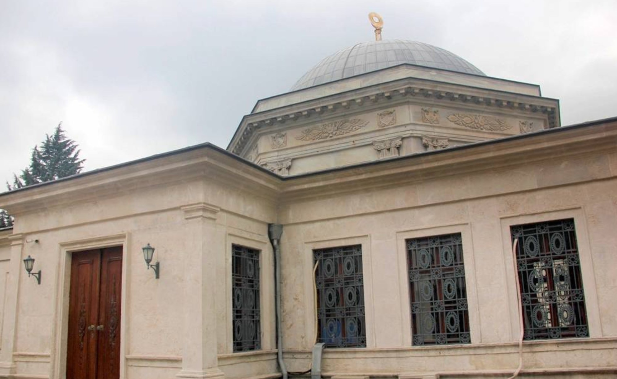Nevfidan Kadın Türbesi