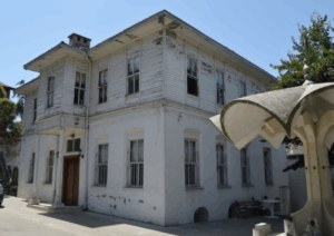Numan Halil Dede Türbesi