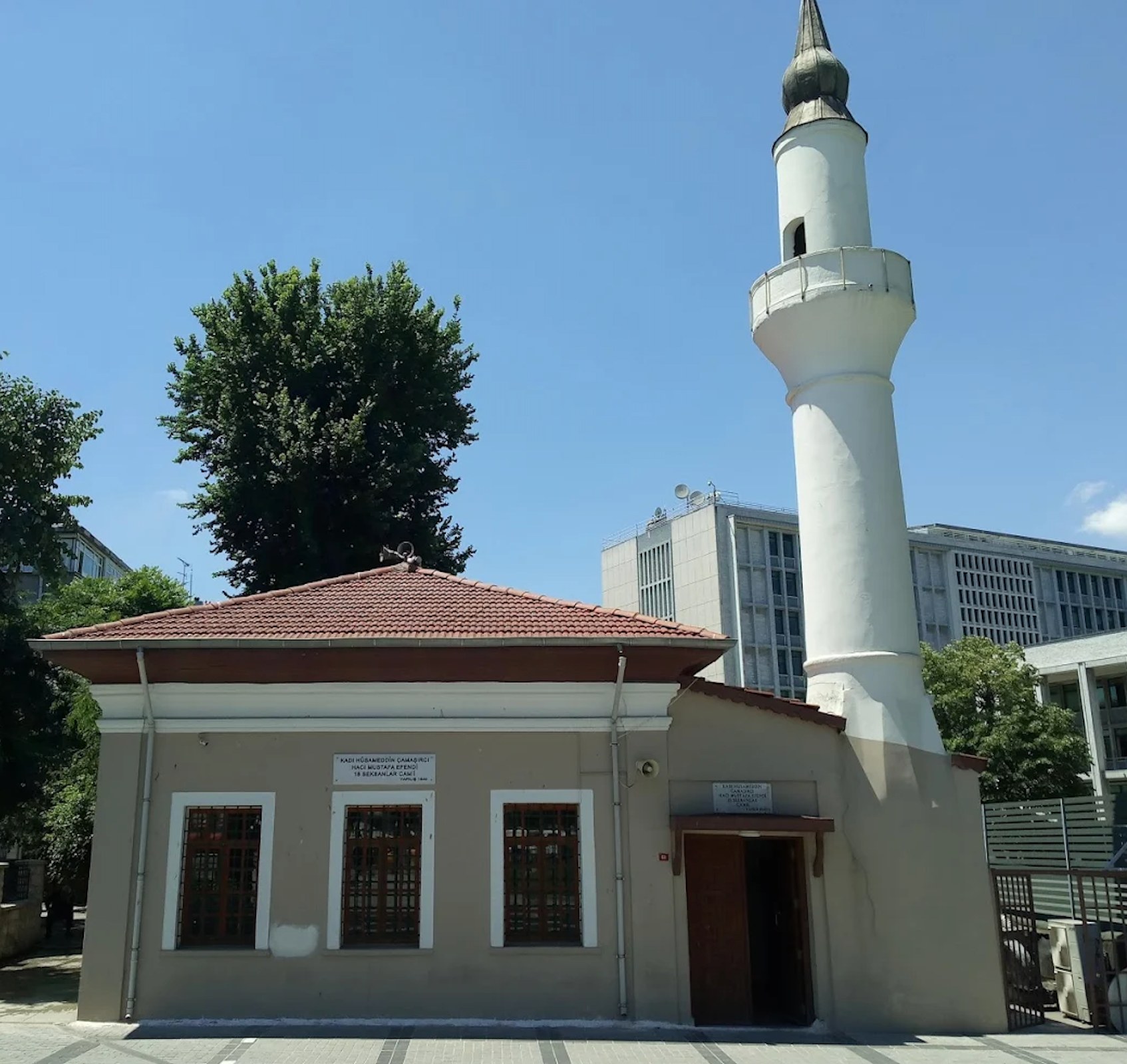 Onsekiz Sekbanlar Camii