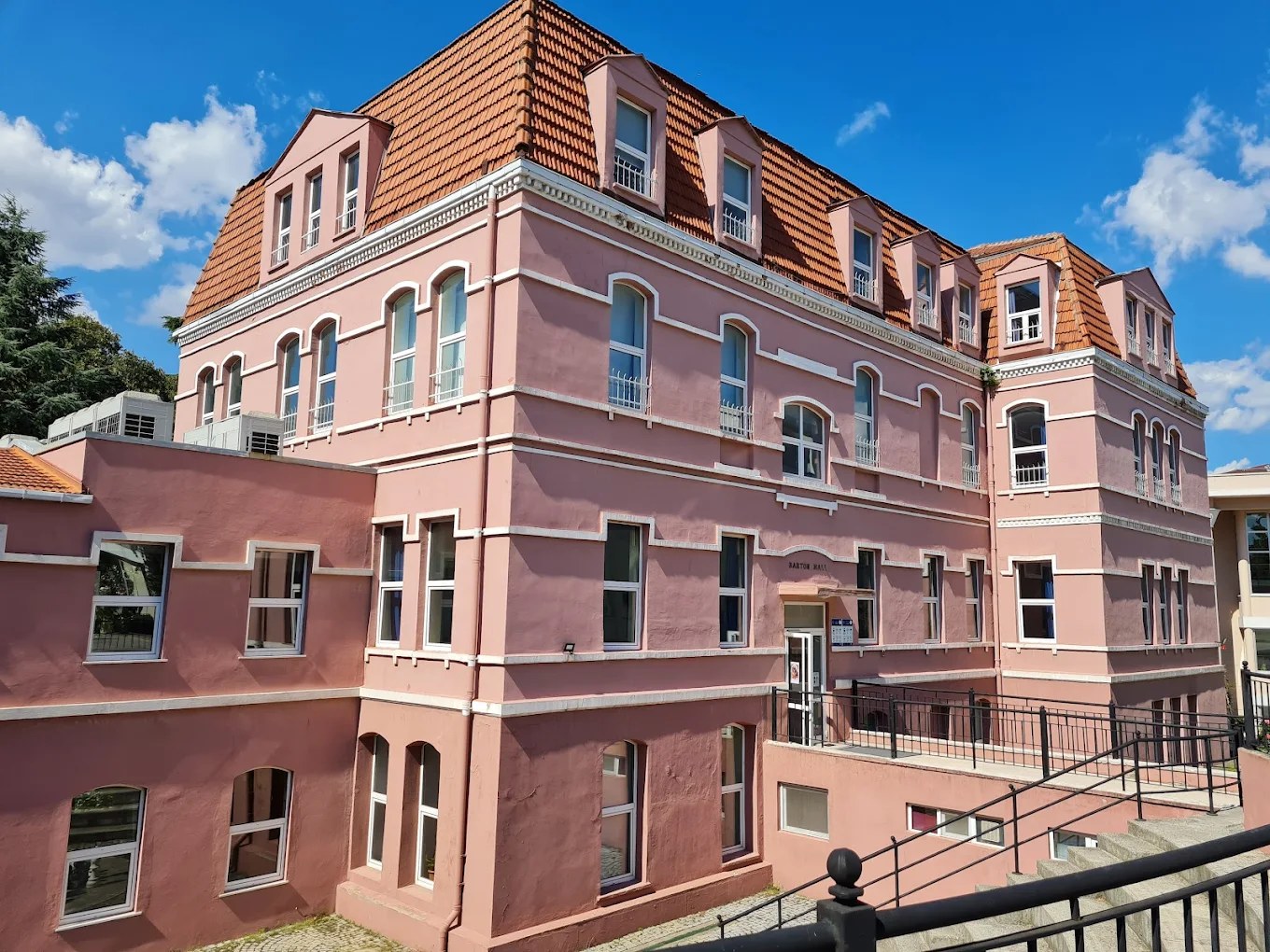 Özel Üsküdar Amerikan Lisesi