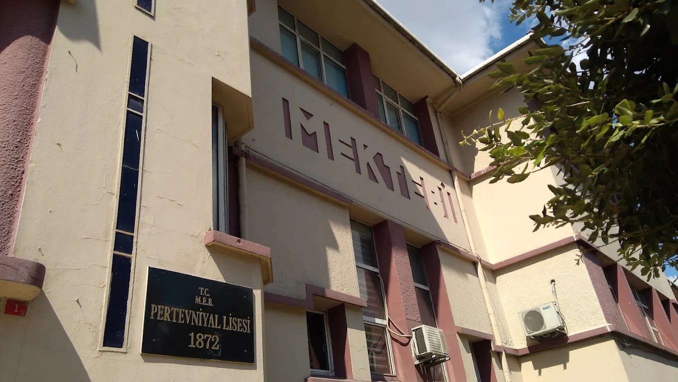 Pertevniyal Lisesi