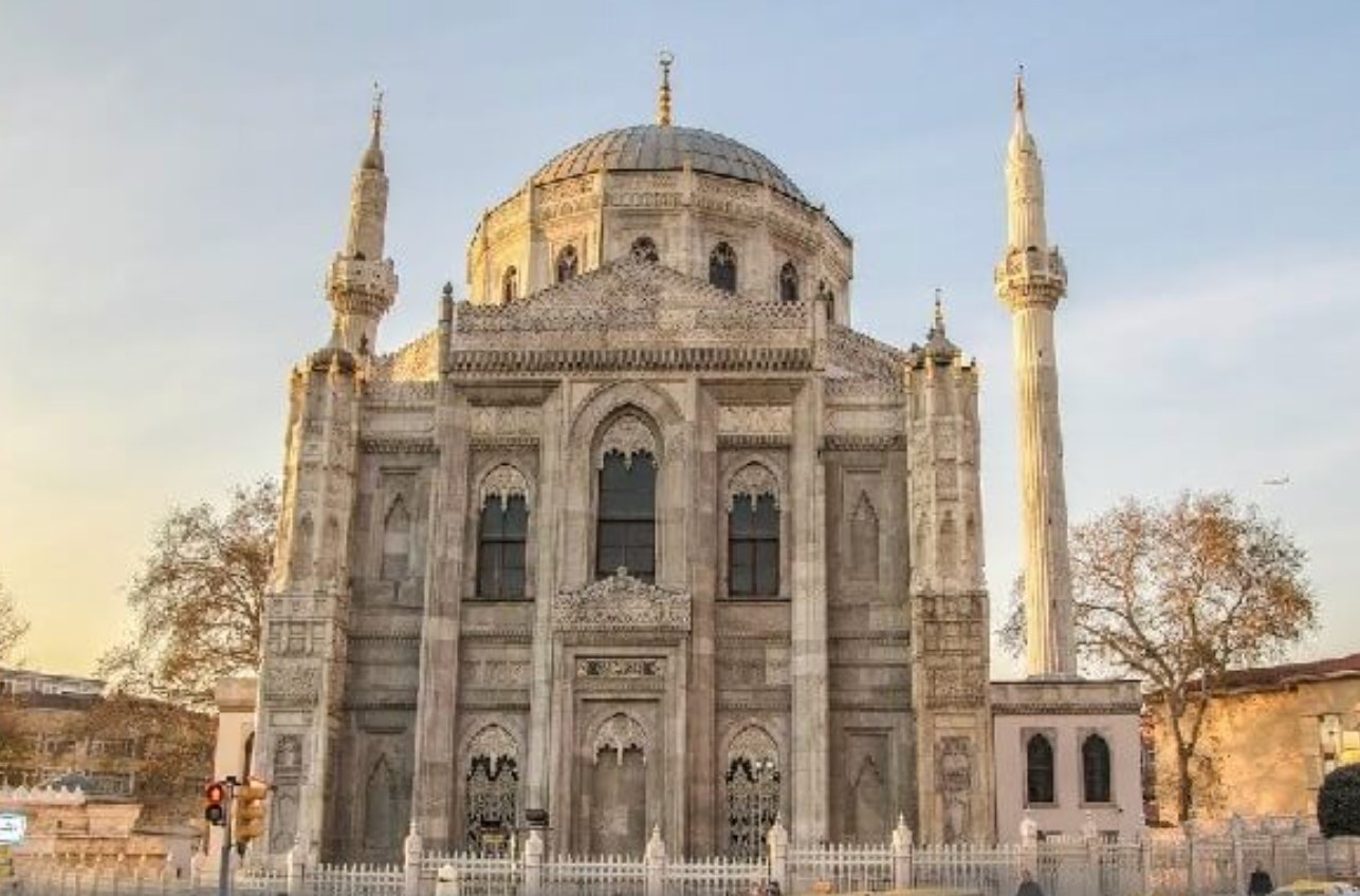 Pertevniyal Valide Sultan Camii
