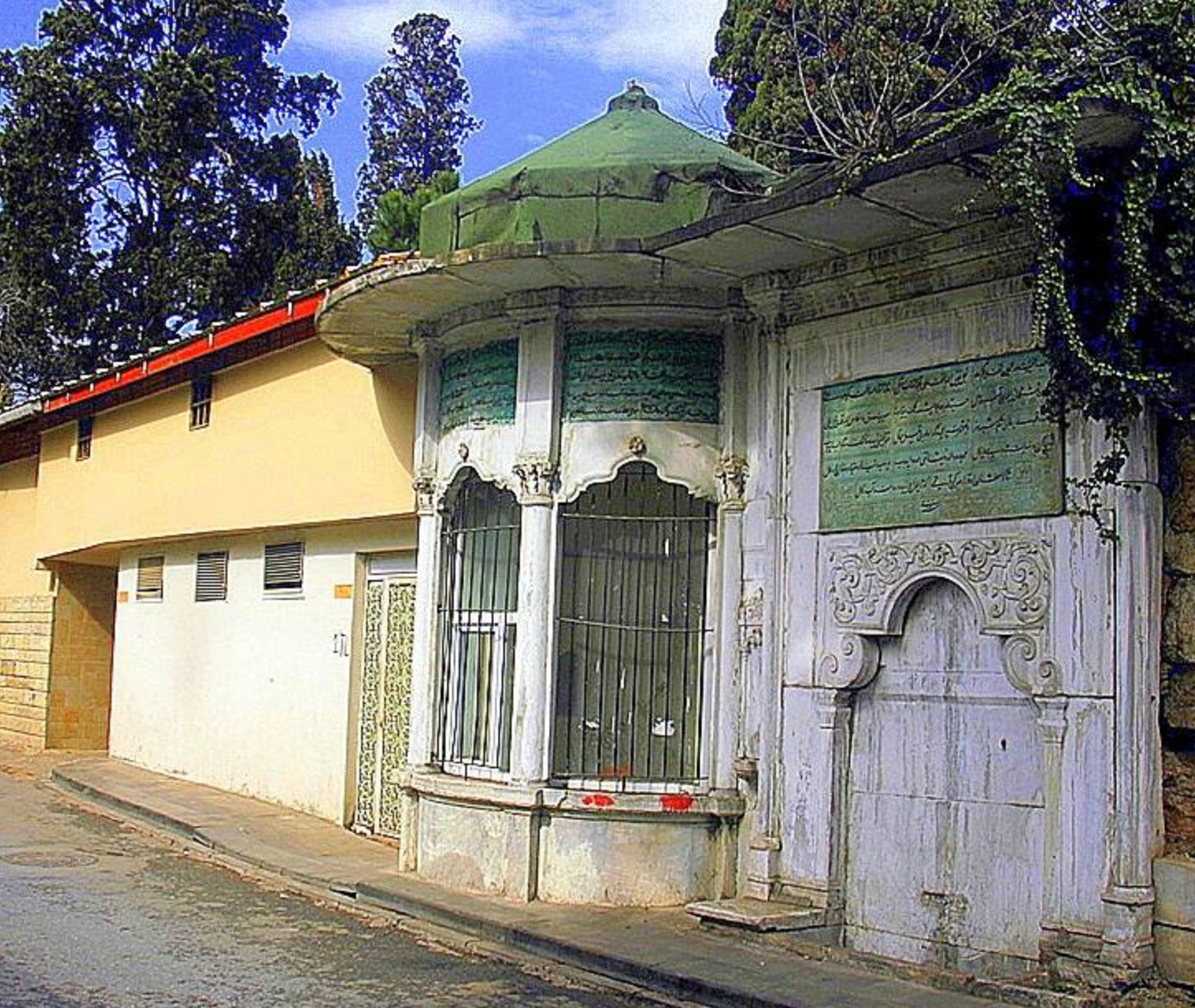 Saadeddin Efendi Açık Türbesi