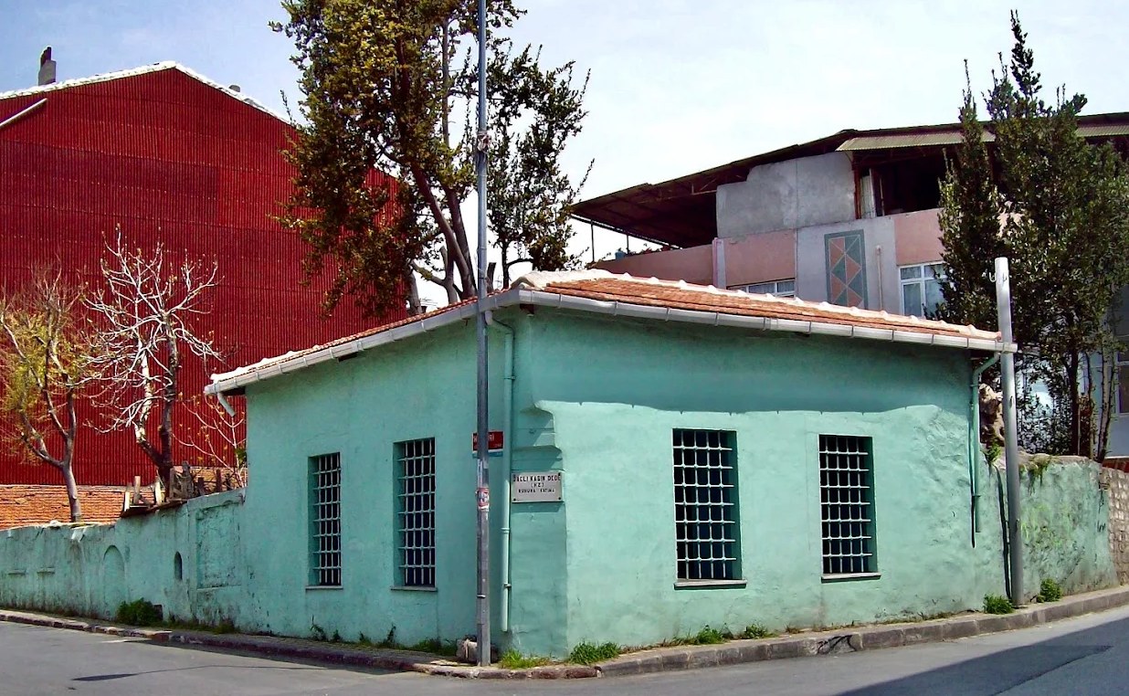 Saçlı Kasım Dede Türbesi
