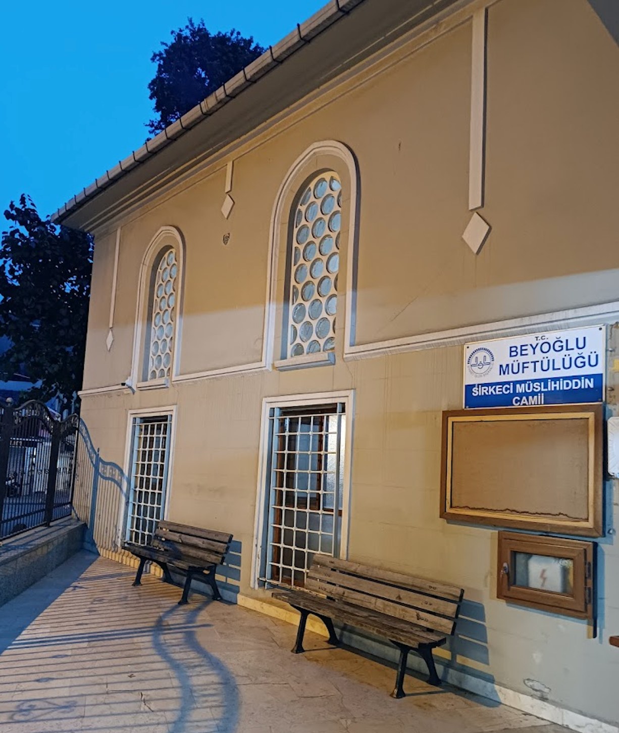 Sirkeci Müslihiddin Camii