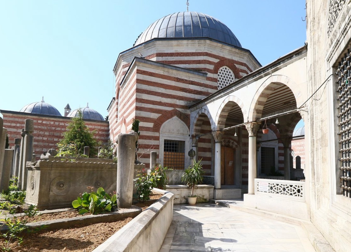 Sokullu Mehmet Paşa Türbesi