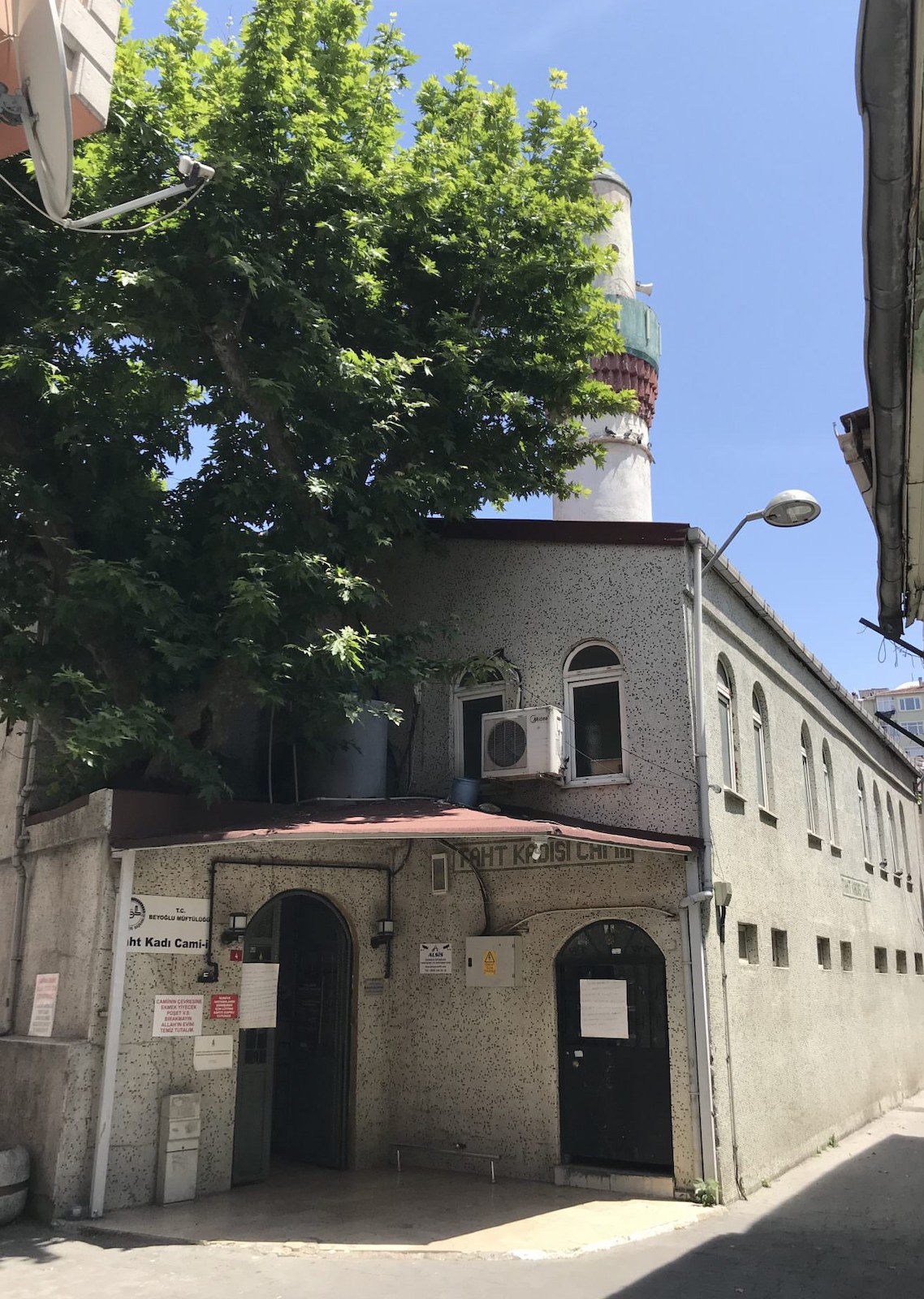 Taht Kadısı Camii