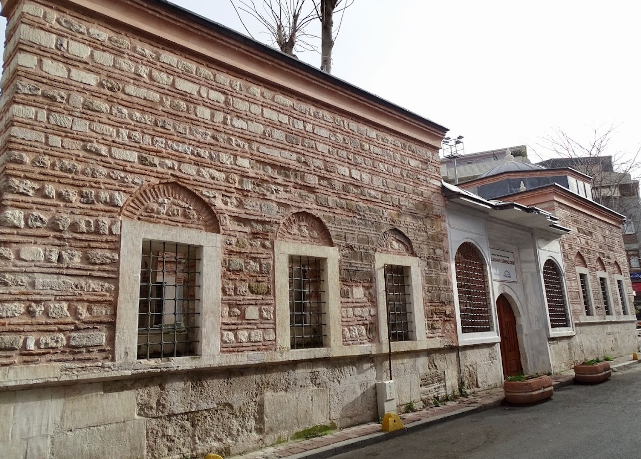 Üçbaş Camii