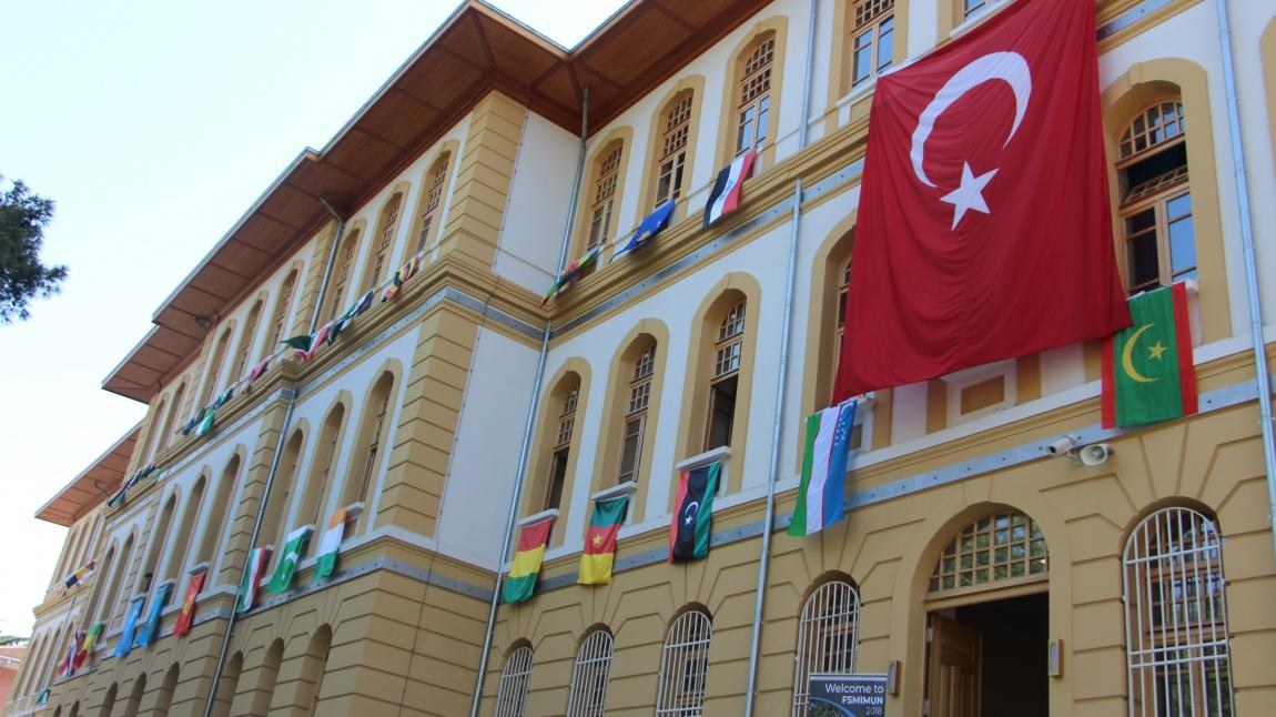Uluslararası Fatih Sultan Mehmet Anadolu İmam Hatip Lisesi