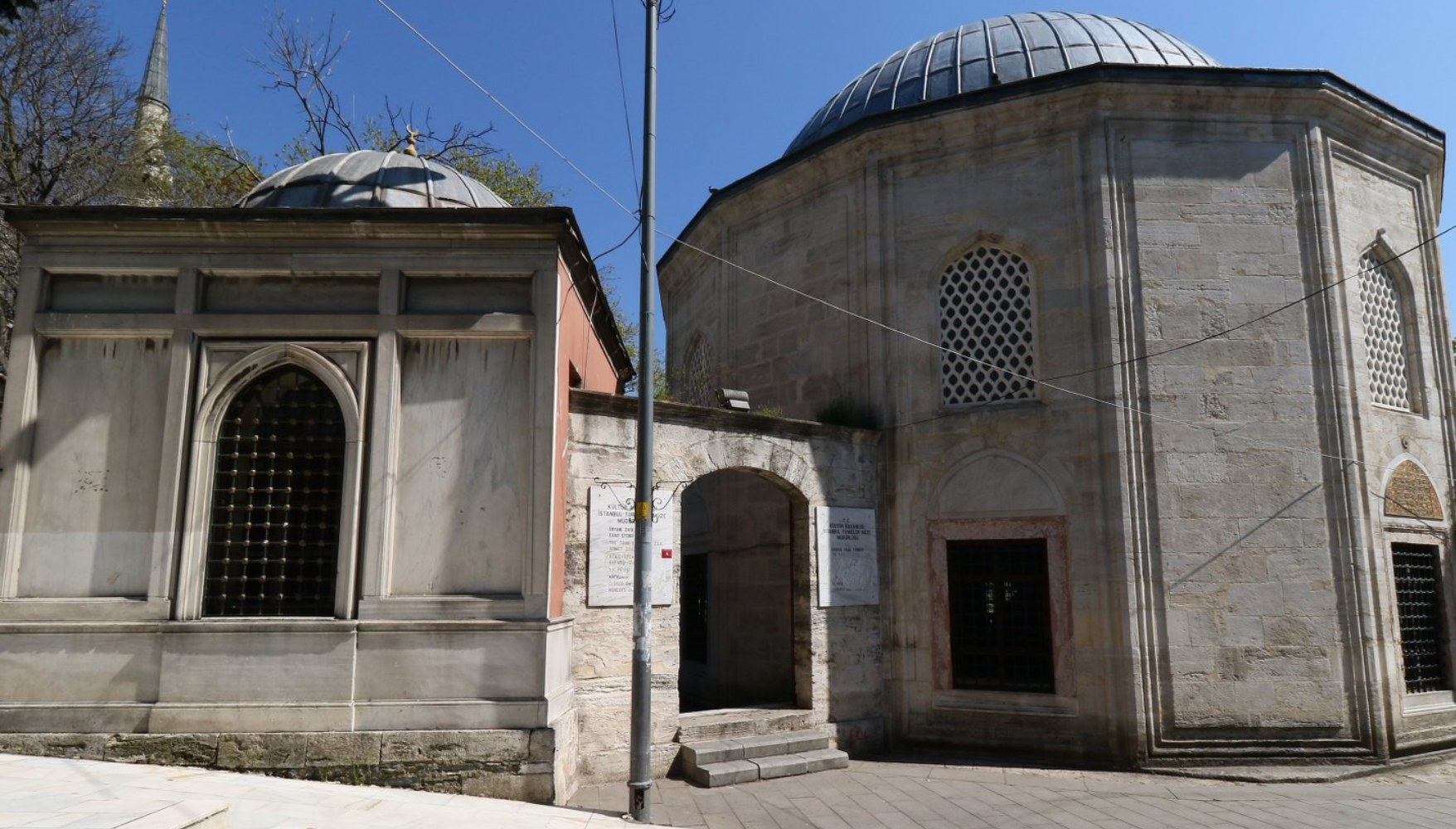 Üryanizade Ahmed Esad Efendi Türbesi