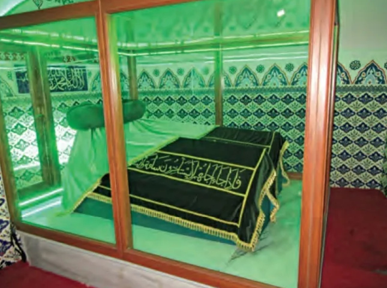 Yeraltı Cami Sahabe Türbeleri