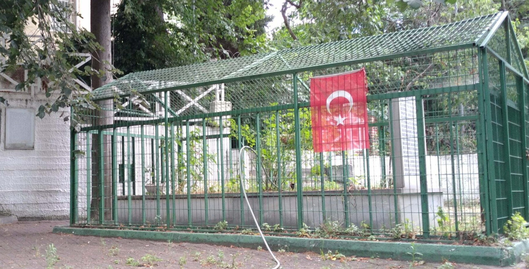 Zuhurat Baba Türbesi